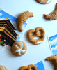 Croissants, Brezeln und Bröttchen Kühlschrankmagnete
